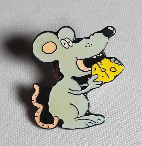 Mouse eating cheese pin badge - eating,