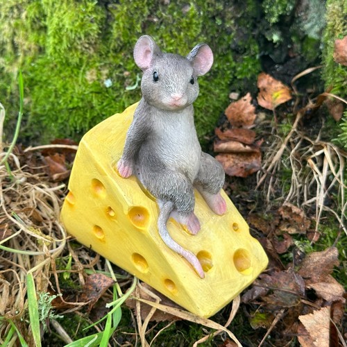 Mouse cheese wedge figurine - mouse,